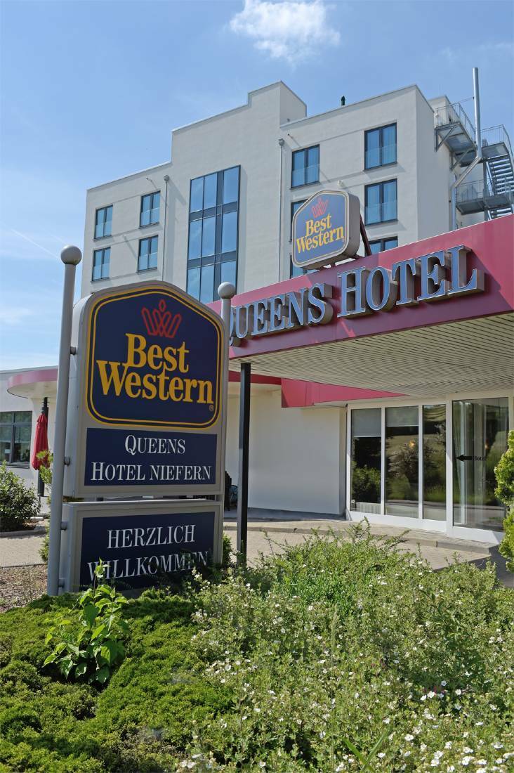 Best Western Queens Hotel Pforzheim-Niefern Bagian luar foto